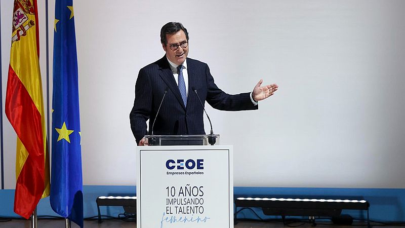 La Junta directiva de la CEOE ha propuesto a su presidente, Antonio Garamendi, hacerle un contrato como asalariado, similar al de consejero delegado, con un sueldo cercano a los 400.000 euros.