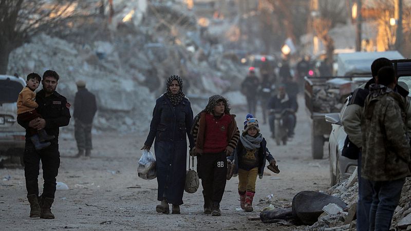 Quejas por la falta de ayuda y rescatistas en algunas ciudades turcas