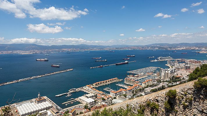 Trasvasan crudo ruso entre buques hacia China a escasos kilómetros de Ceuta