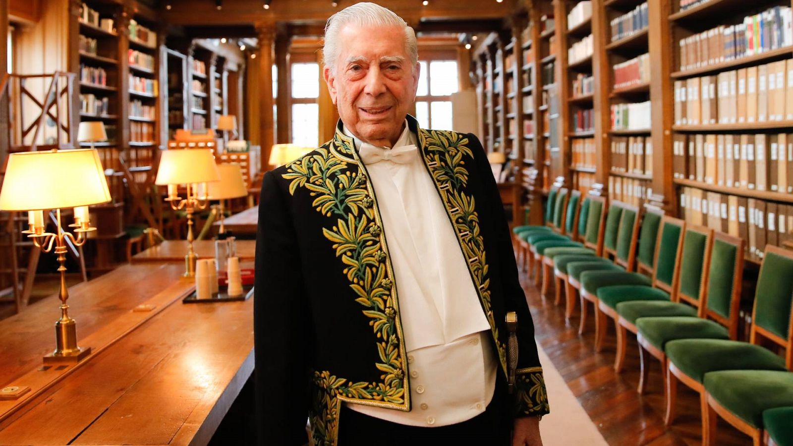 Vargas Llosa, primer escritor en lengua extranjera en entrar en la Academia de Francia