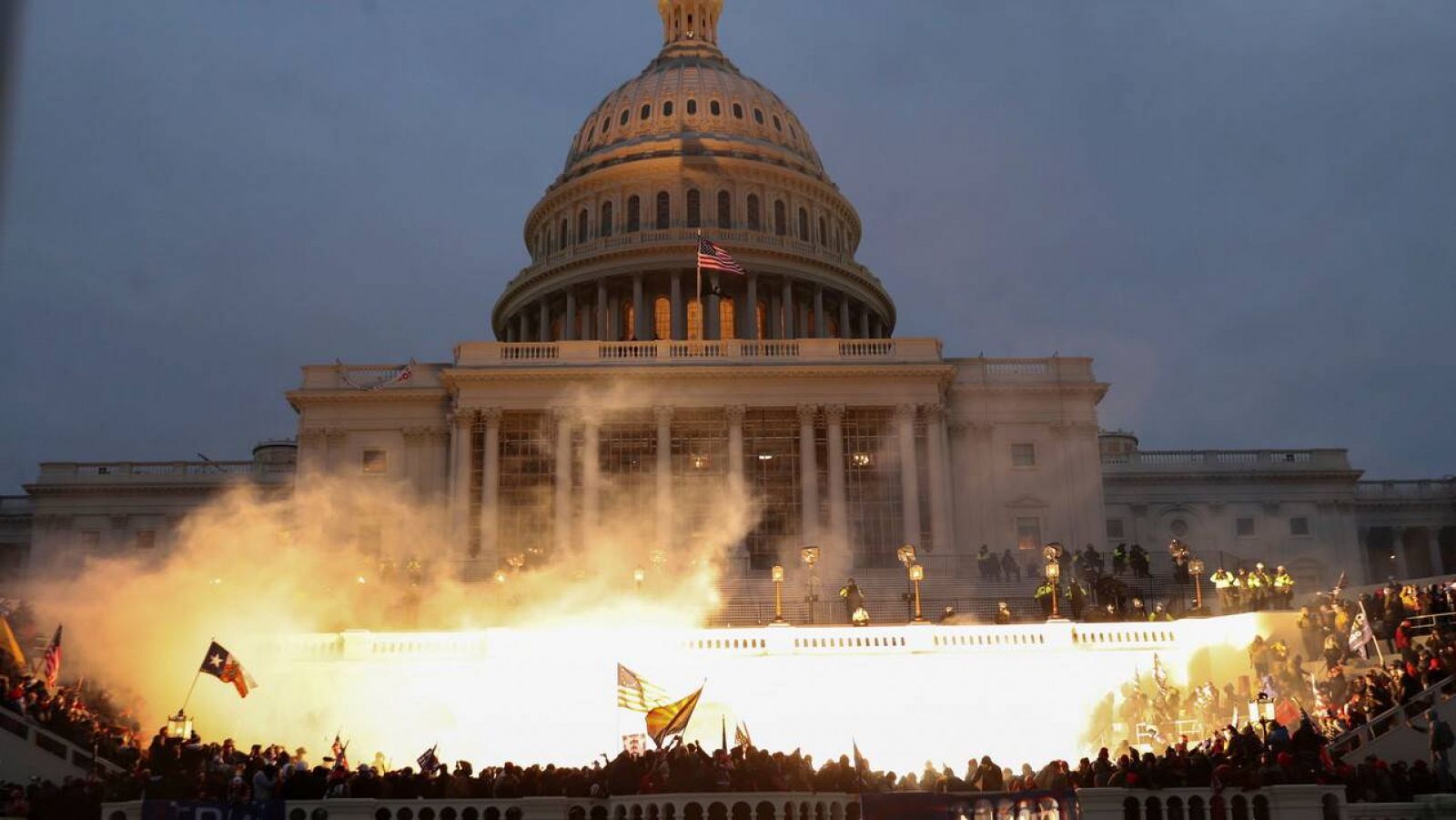 El asalto al Capitolio por seguidores de Trump, en imágenes