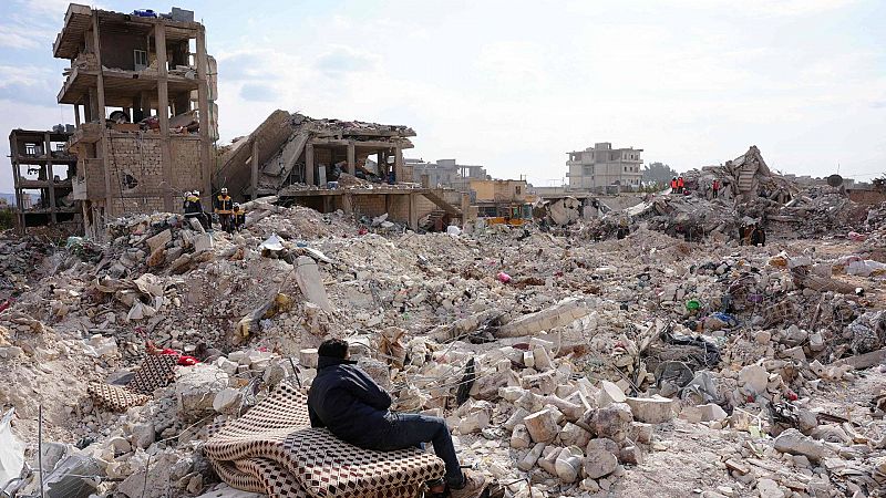 Siria recibe ayuda humanitaria con cuentagotas tras el terremoto