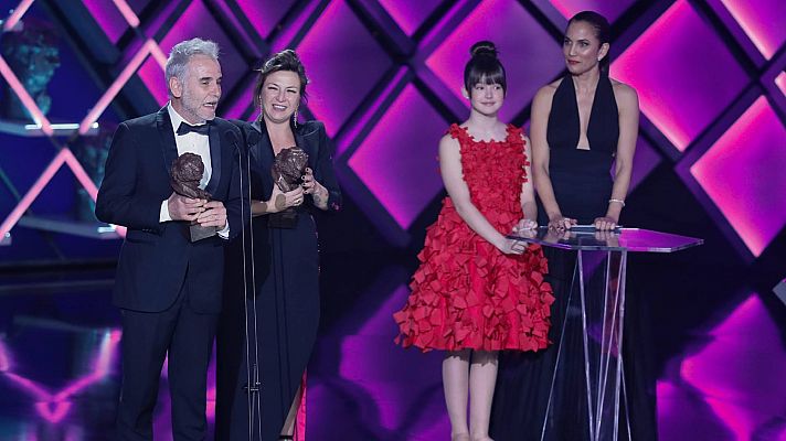 Yolanda Piña y Félix Terrero reciben el Goya al mejor maquillaje y peluquería  por 'Modelo 77'