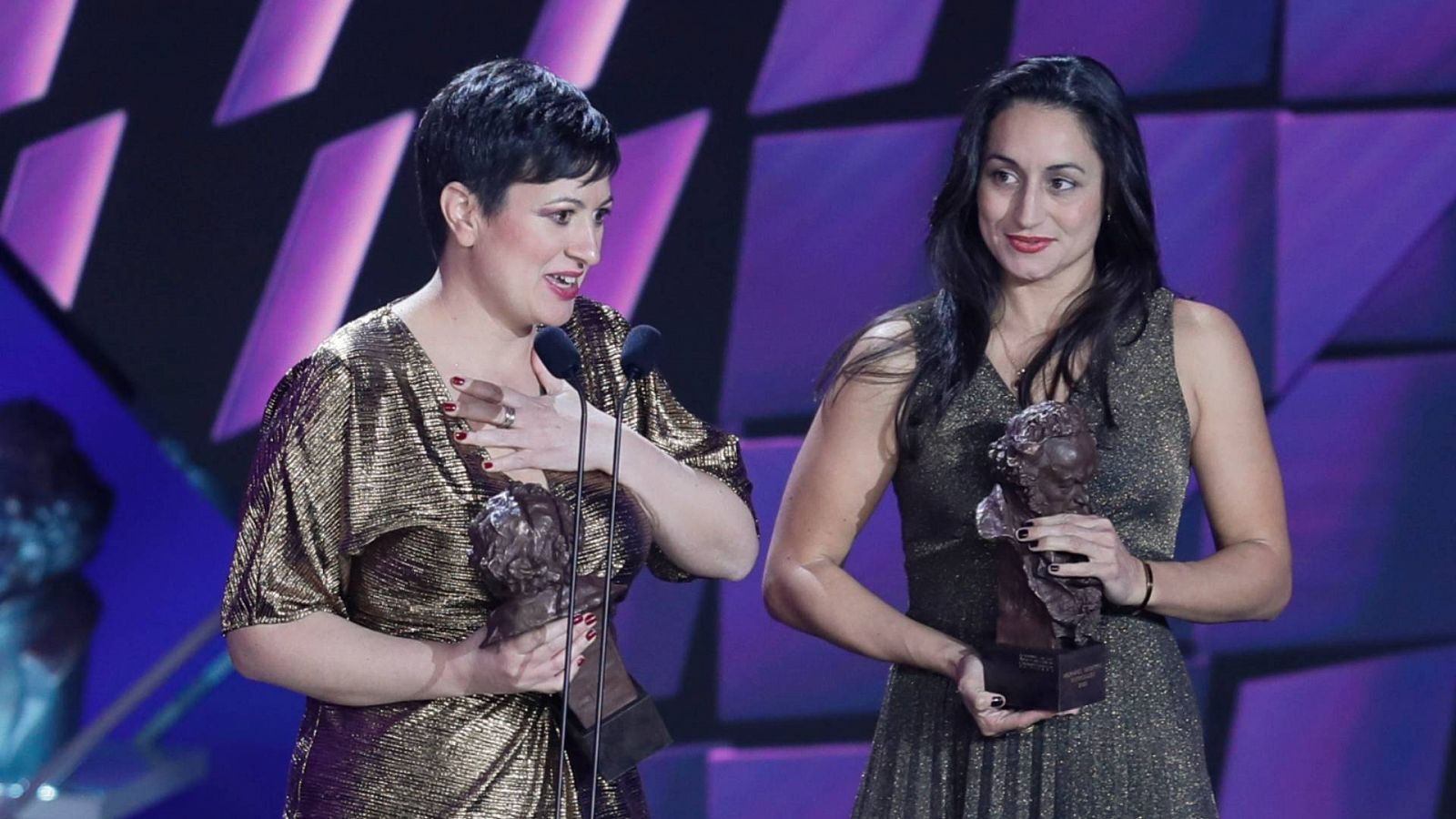 Esther Ballesteros y Ana Rubio reciben el Goya al mejores efectos especiales por su trabajo en 'Modelo 77'