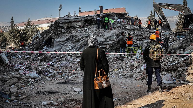 Una superviviente del terremoto en Turquía: "La mayoría de la gente que conozco ha perdido amigos, familiares"