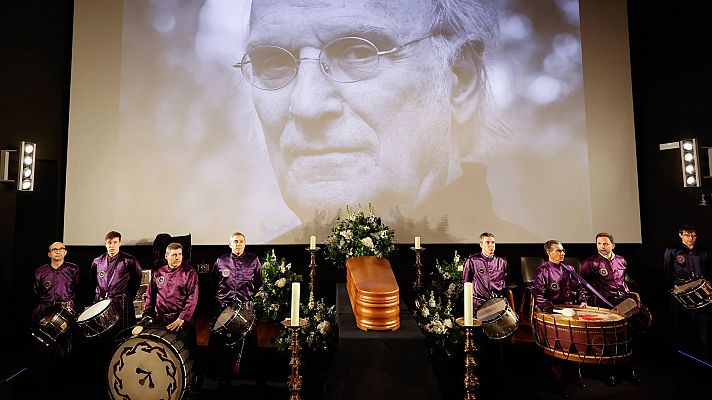 Telediario 1 - Tambores y bombos de Calanda suenan en el velatorio de Carlos Saura