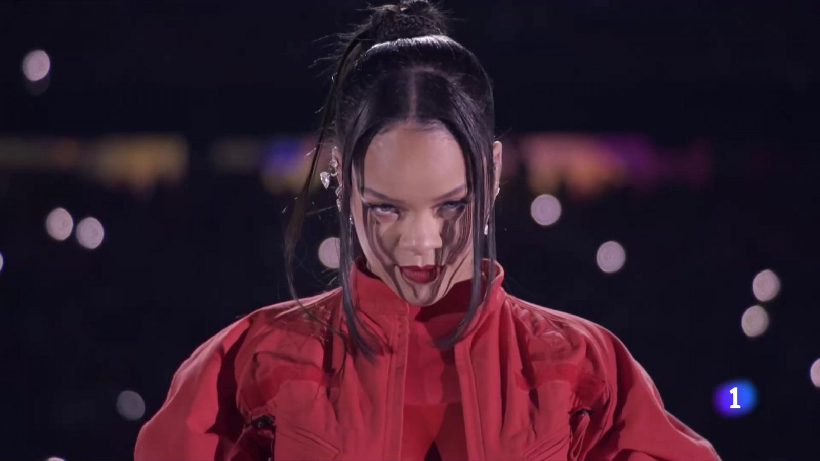 Rihanna regresa a los escenarios con un espectacular concierto en la Super Bowl