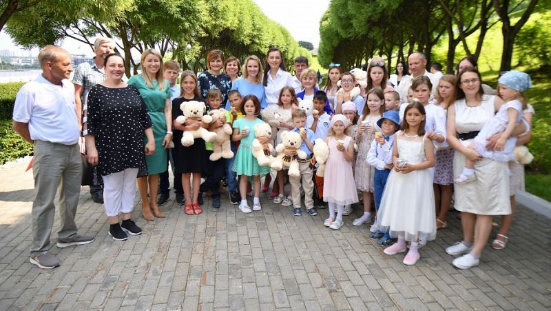 Cientos de niños ucranianos han sido trasladados a Rusia, según una investigación de la UER