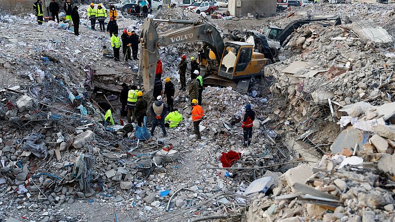 Rescatan a varias personas con vida en Turquía 198 horas después del terremoto - Ver ahora
