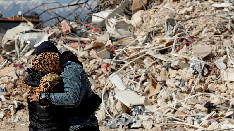Rescatan a varias personas en Turquía ocho días después del terremoto - Ver ahora