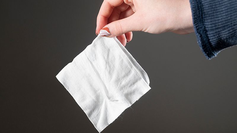 ¿Cómo se producen las toallitas húmedas y por qué se acumulan provocando un gran impacto medioambiental?