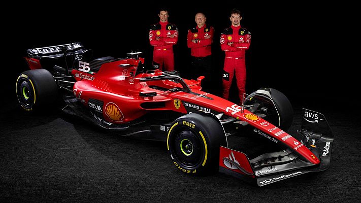 Sainz y Leclerc, entusiasmados en la presentación del SF23 ante 500 'tiffosi' de Ferrari