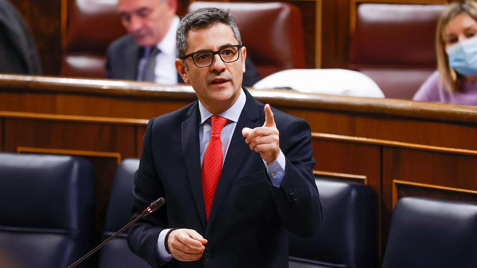 Bolaños aprovecha la pregunta de ERC en el Congreso para preguntar a Feijóo si cree que el aborto es "un derecho para la mujer"