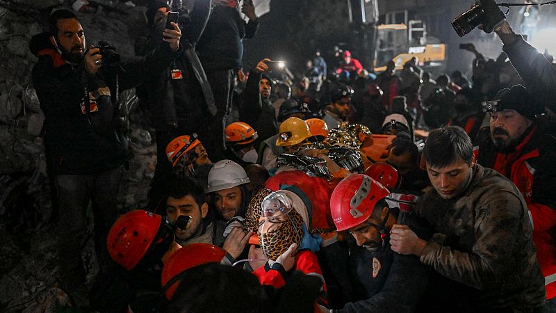 Siguen apareciendo supervivientes nueve días después del terremoto en Turquía - Ver ahora