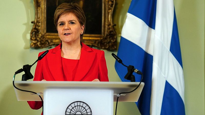 La ministra principal de Escocia, Nicola Sturgeon, anuncia su dimisión: "Soy un ser humano además de política" - Ver ahora
