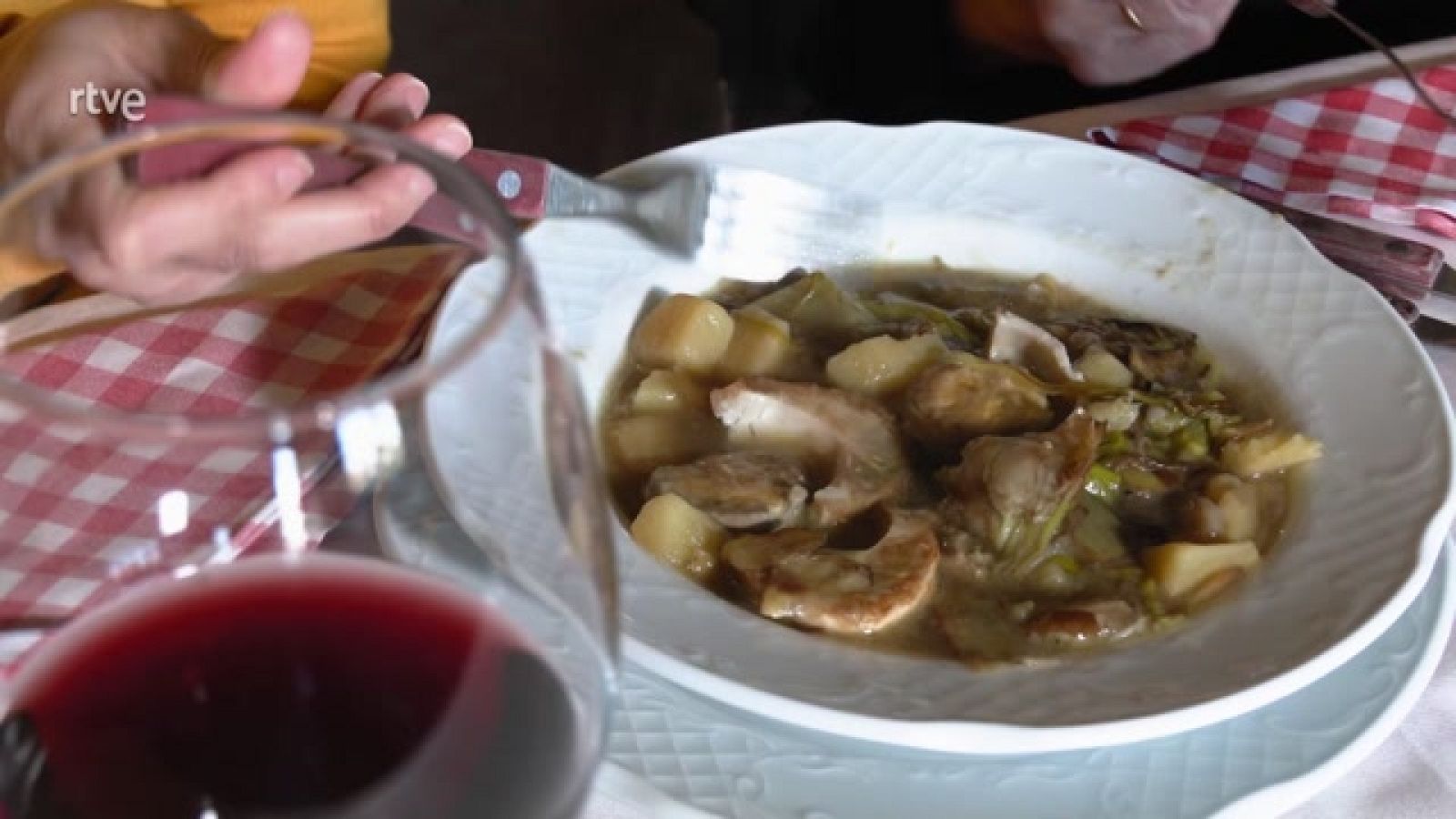 Guiso de vigilia con alcachofas, huevos y patatas. ¡Irresistible! - Ahora o nunca | Ver