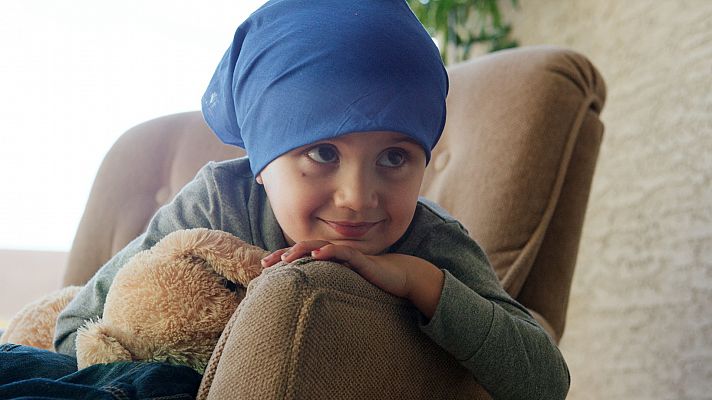 Telediario 1 - Más de 1.200 menores son diagnosticados de cáncer cada año