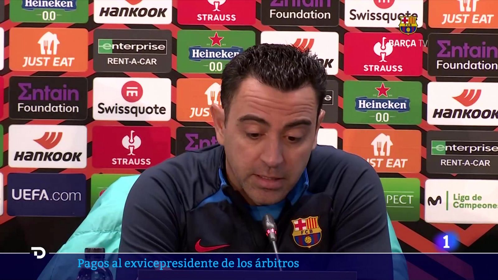 Xavi: "Me intento centrar en el fútbol"