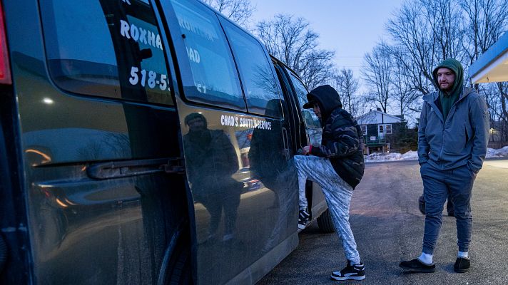 Telediario 2 - Nueva York envía migrantes a Canadá