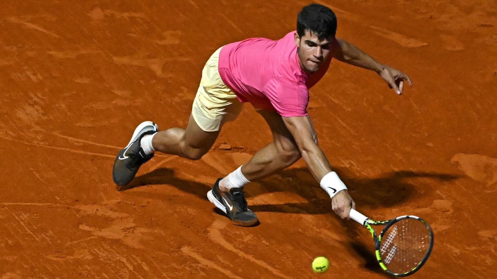 Carlos Alcaraz reaparece con victoria en Argentina - Telediario Matinal | Ver