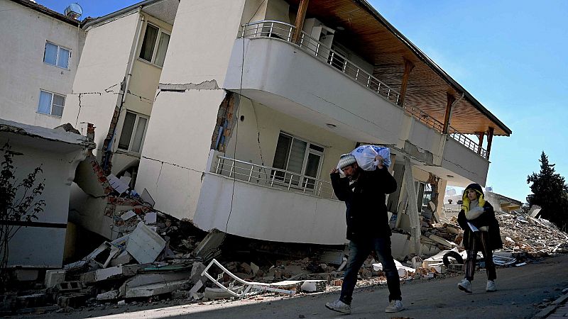 Turquía planea el derribo de 50.000 edificios dañados por el terremoto