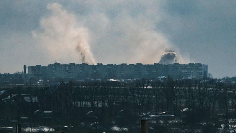 Ucrania ordena a los civiles que aún quedan en Bajmut abandonar inmediatamente la ciudad ante el avance ruso - Ver ahora