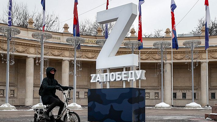 Telediario 1 - Los símbolos en apoyo al Kremlin triunfan en Rusia: "Medio mundo está contra nosotros"