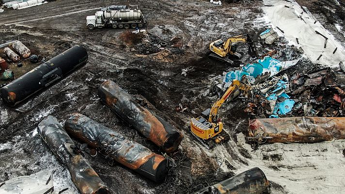 Telediario Fin de Semana - Los vecinos de Ohio temen las consecuencias del vertido tóxico tras el descarrilamiento del tren