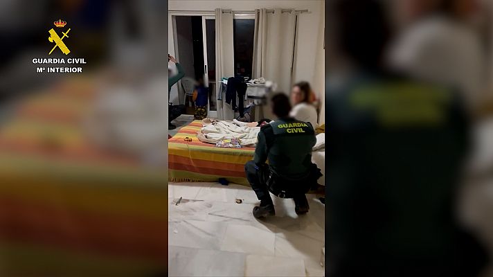 Telediario Fin de Semana - Rescatan a una mujer retenida casi dos meses por su pareja
