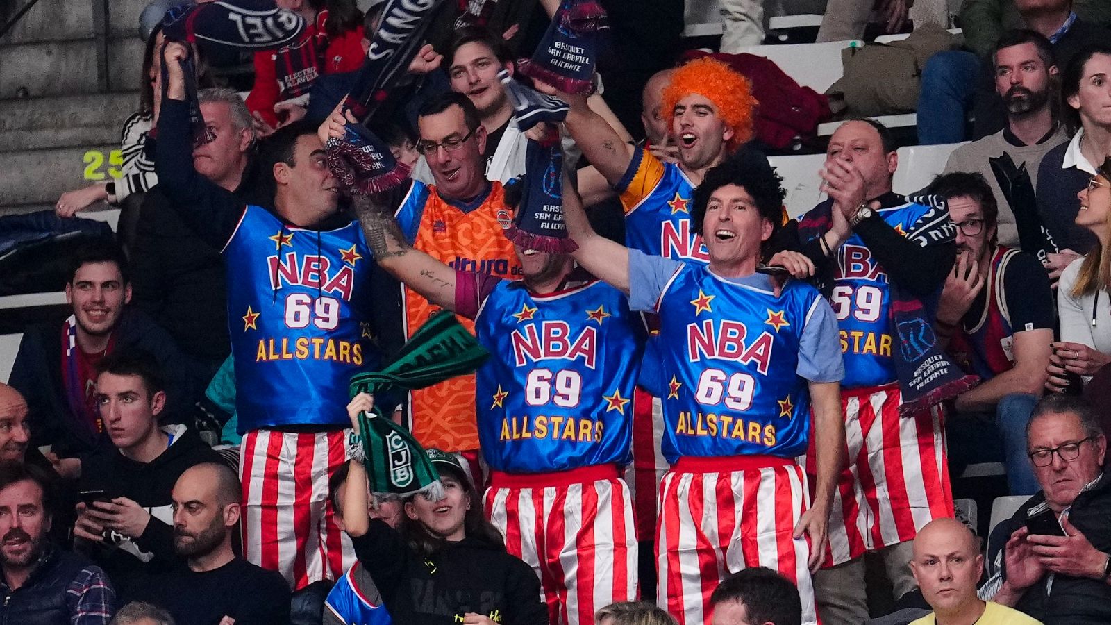Badalona vive el Carnaval con la Copa del Rey de baloncesto