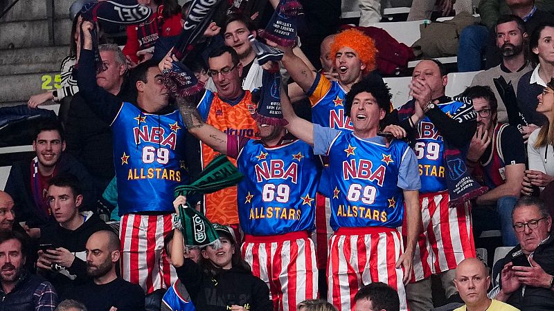 Badalona vive la fiesta de la Copa del Rey de baloncesto en medio del Carnaval - ver vdeo