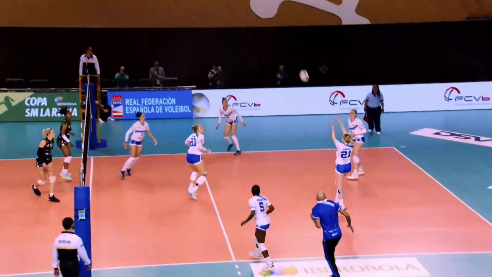 Voleibol - Copa de la Reina. 2ª Semifinal: CV Tenerife Libby's La Laguna - Cajasol Vóley Dos Hermanas - ver ahora