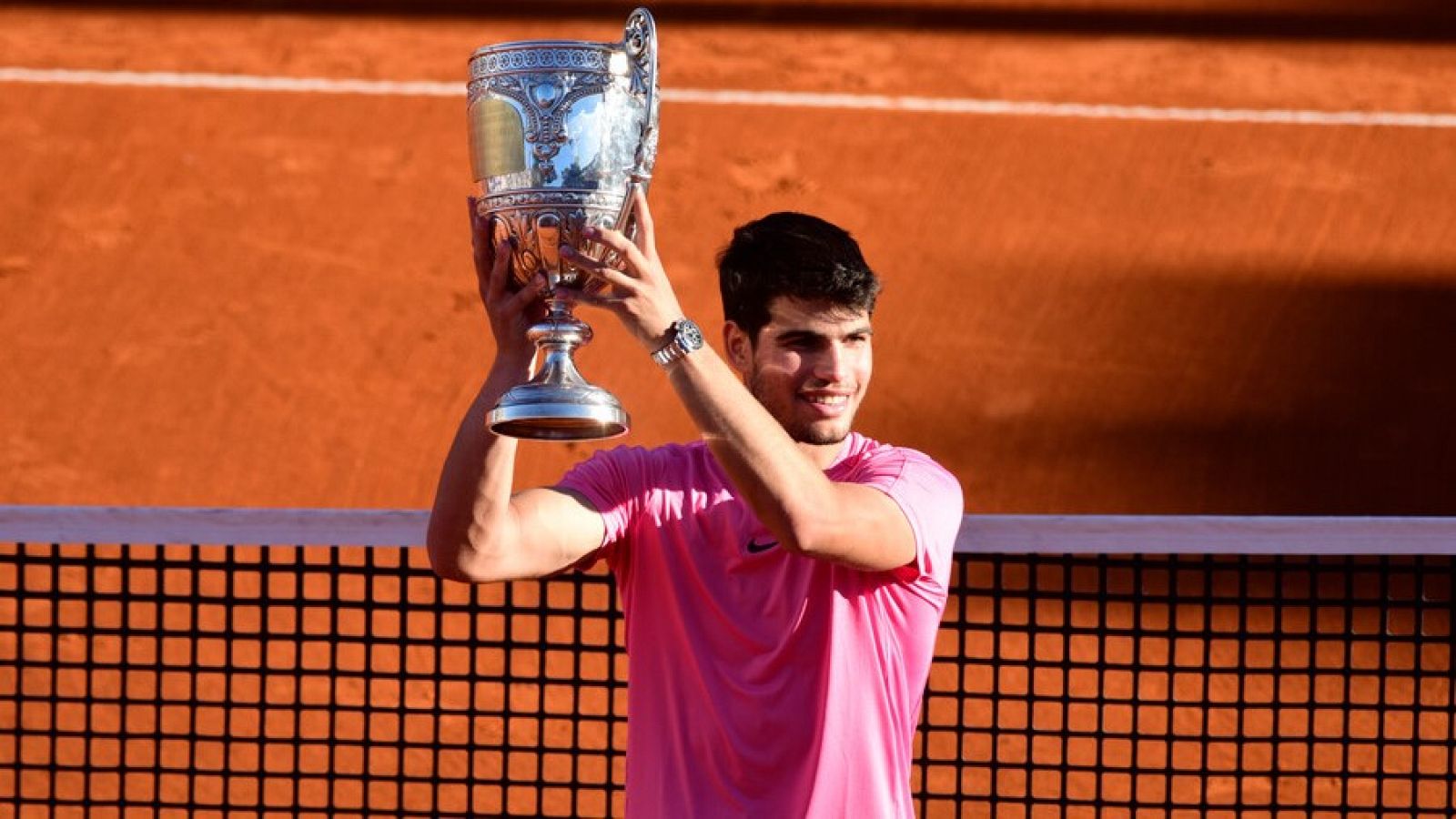 Alcaraz, tras ganar el Abierto de Argentina: "Me espera un bonito año, no me meto presión"