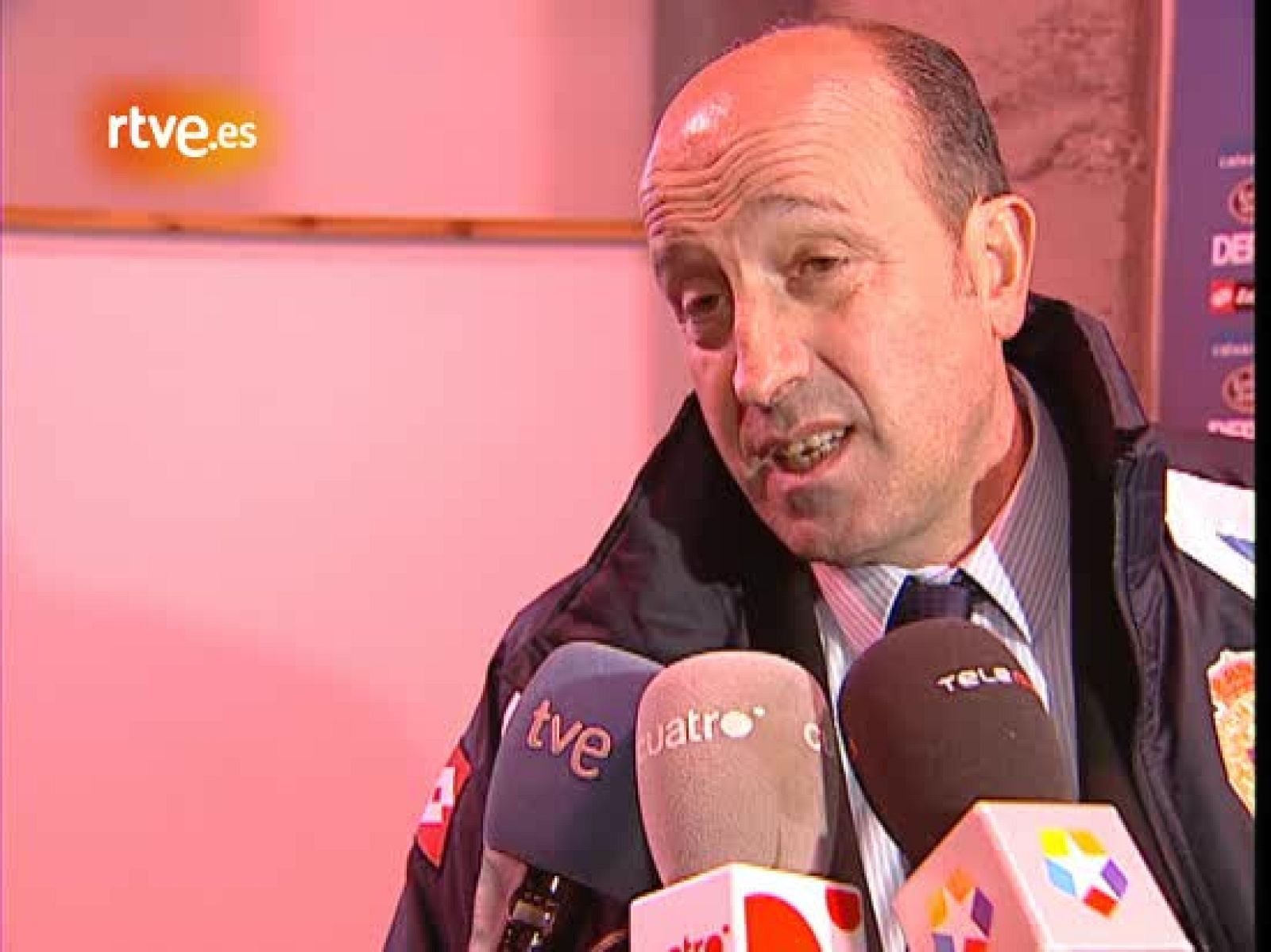 El entrenador del Deportivo, Miguel Ángel Lotina, alaba la gran actuación de Guti ante su equipo. Pellegrini también encomia a su jugador. 