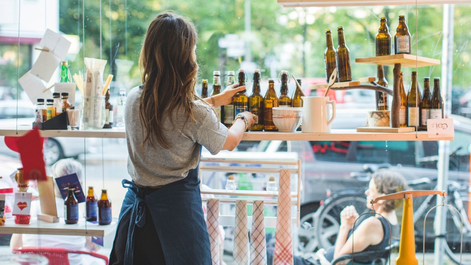 Obligados a trabajar de pie: "Siempre que estábamos en tienda teníamos que estar de pie, hubiera o no alguien"