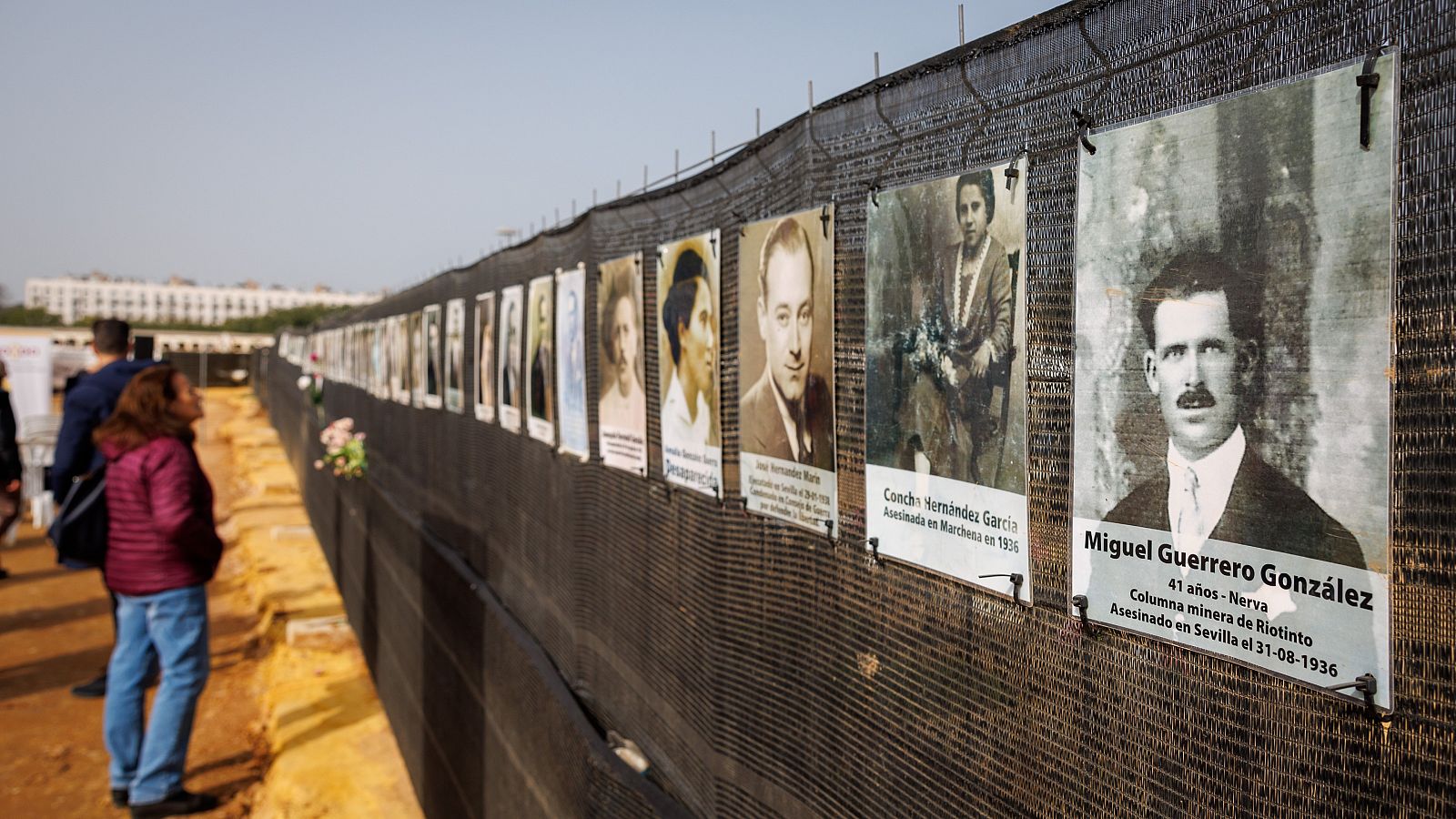 Cierran en Sevilla la fosa de Pico Reja tras recuperar los restos de 1.800 represaliados durante la Guerra Civil