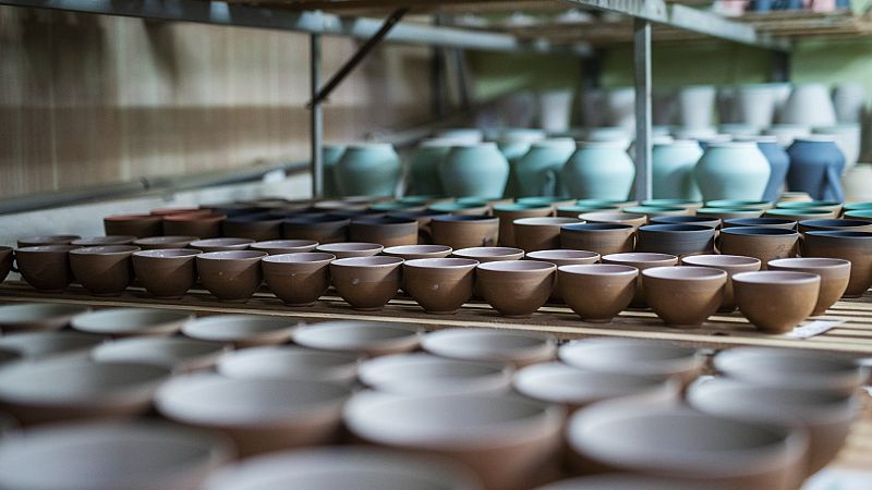 Más de 11.000 trabajadores de la industria cerámica en España está en ERTE y desde el sector piden que el Gobierno dé ayudas para contrarrestar el encarecimiento del gas, fundamental para su actividad.