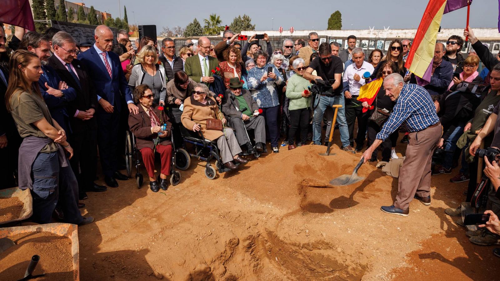 Cierran la fosa de Pico Reja en Sevilla, con 1.800 represaliados