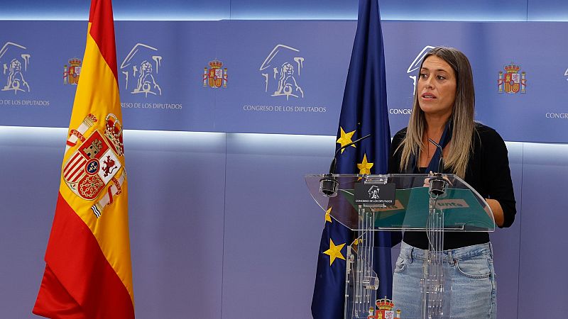 PP, Cs y Vox piden actuar contra la portavoz de JxCat por apartar la bandera de España en el Congreso