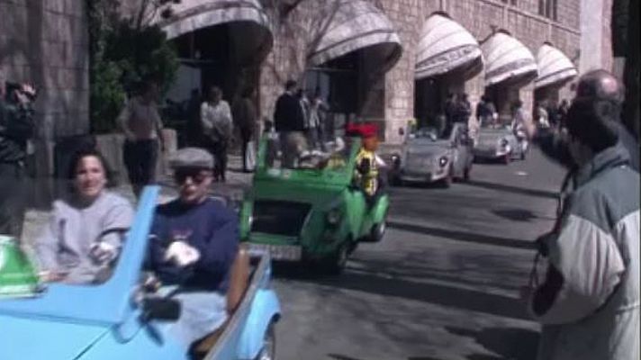 Pujada a Montserrat de cotxes Biscúter