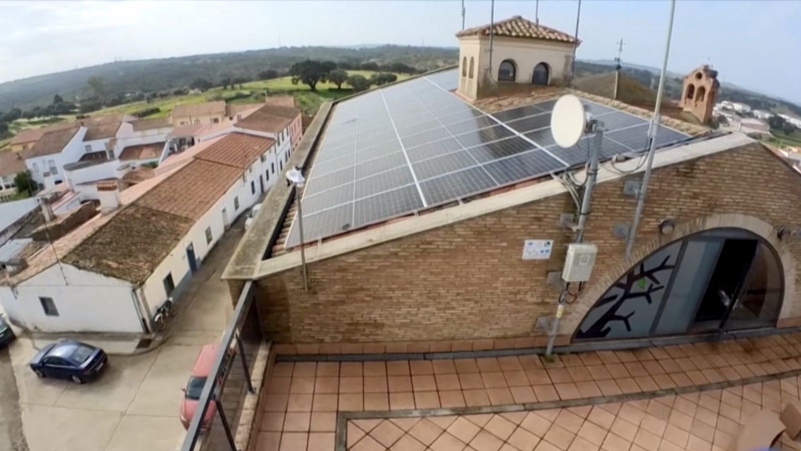 El pueblo solar donde los vecinos ahorrarán hasta un 50% en la luz | Ver