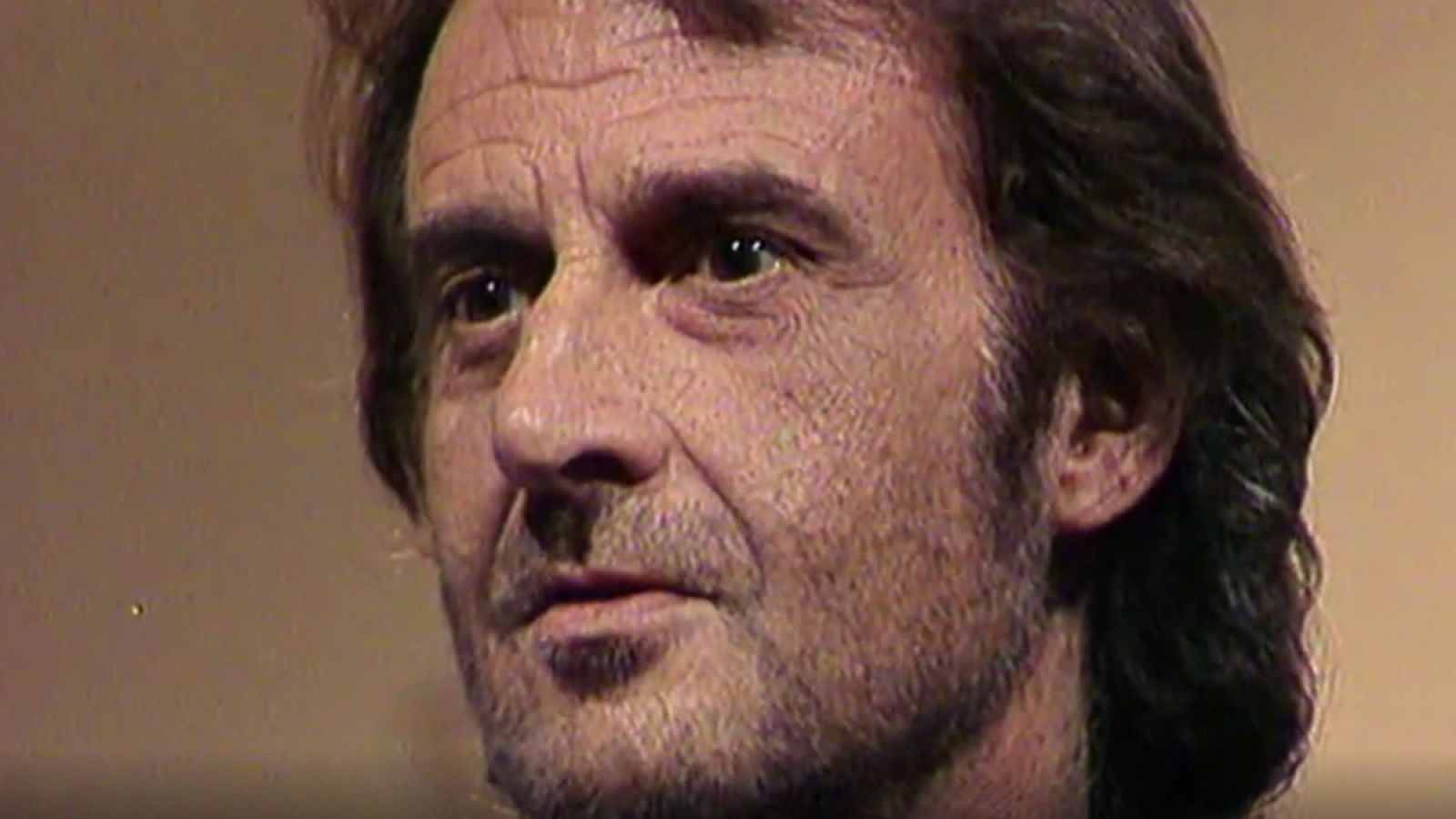 Cerca de ti - Luis Eduardo Aute - Cerca de ti (Biografía) | Ver