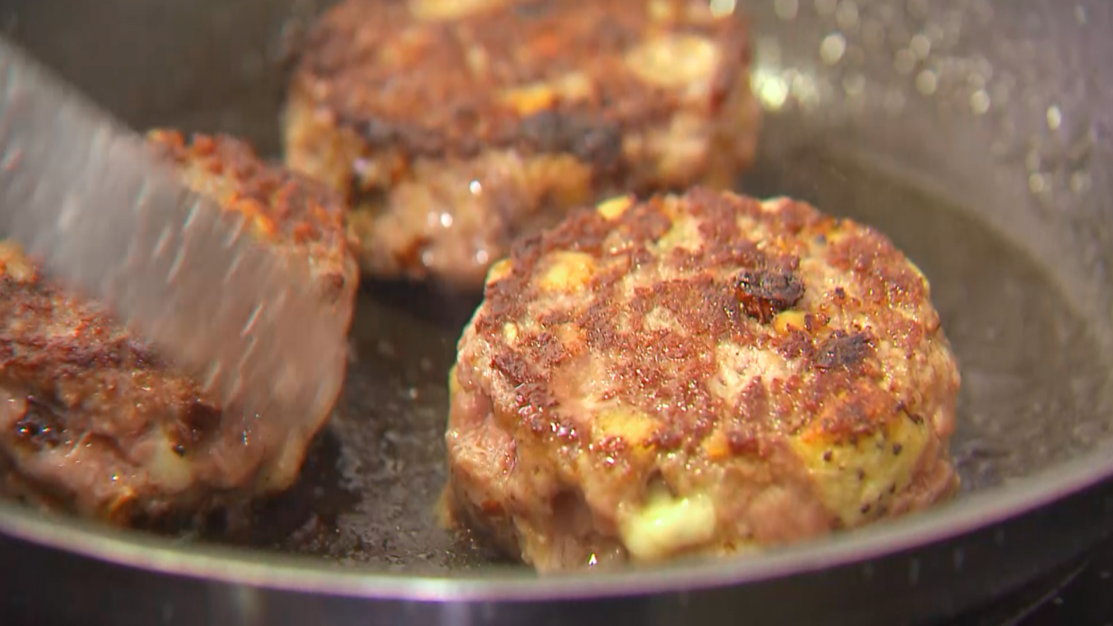 Receta de hamburguesa de frutos secos, tomate deshidratado y queso de Sergio Fernández 