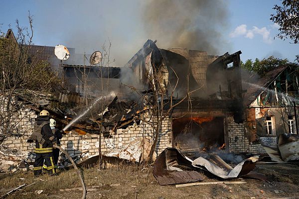 Sin luz ni agua: así viven en Saltivka, uno de los barrios destruidos de Járkov