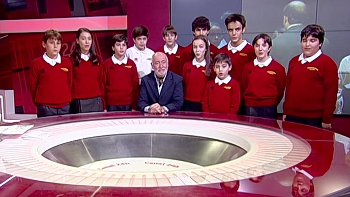 Informativo 24h - 'Los chicos del Coro' cantan en directo en el plató del Canal 24 horas