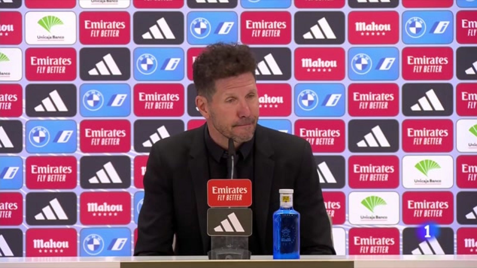 Simeone, molesto con el arbitraje del derbi: "Una vez más, no tenemos a favor estas jugadas"