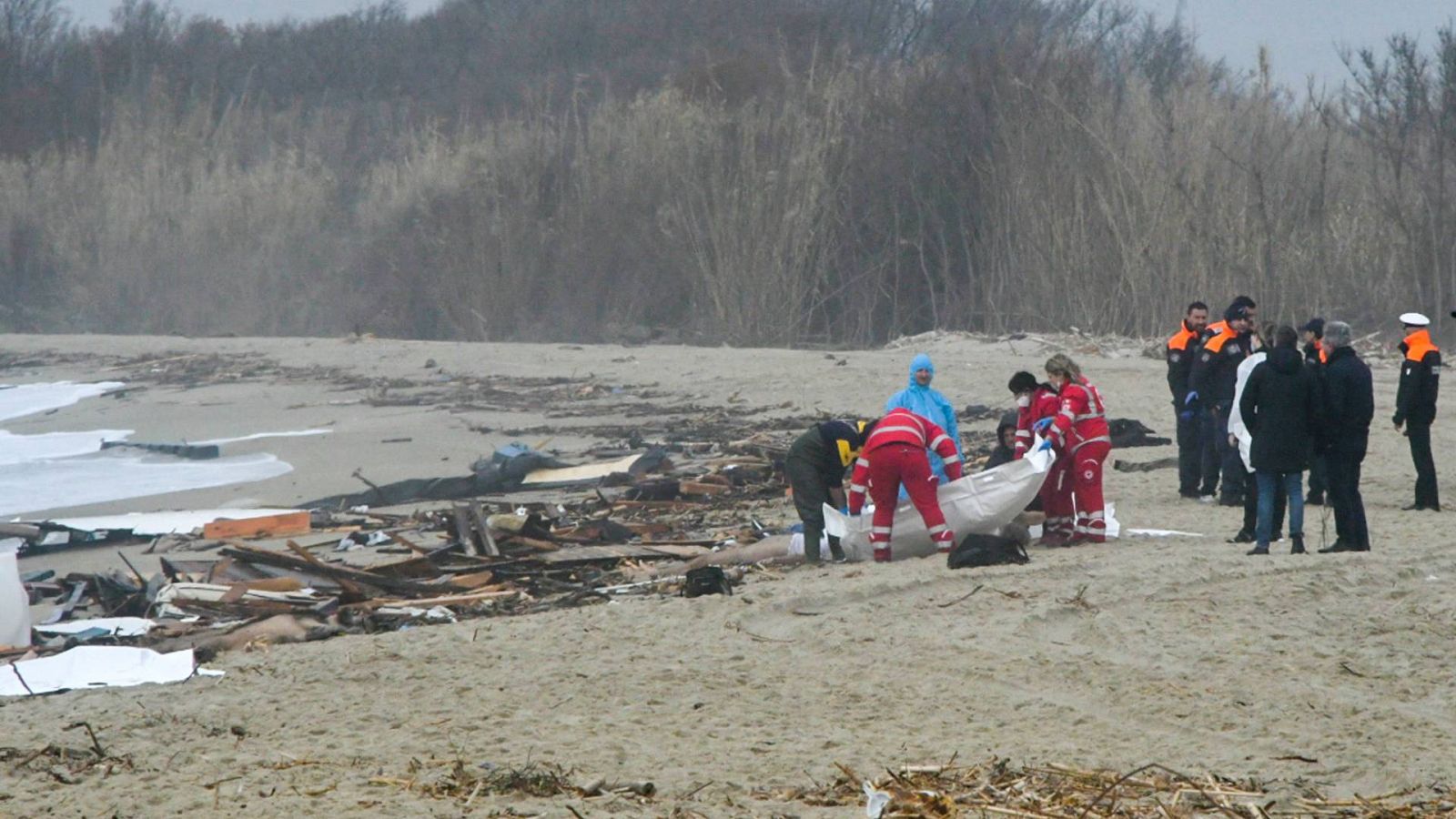 Italia: Mueren al menos 43 migrantes en un naufragio frente a la costa de Calabria