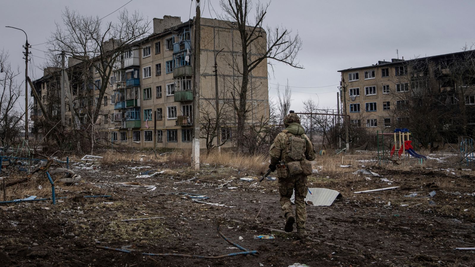 Los ejércitos ucranianos y ruso, condicionados por la falta de munición