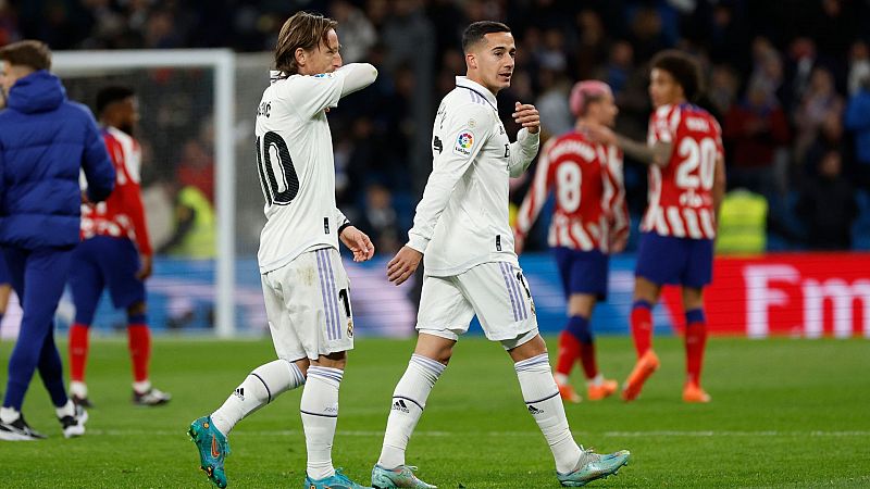 El Madrid ve alejarse la Liga tras el derbi