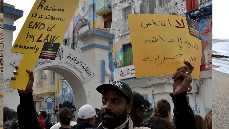 El presidente de Túnez llama a terminar con la inmigración irregular entre acusaciones de racismo